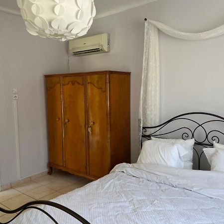 Yiayia Katina'S House Apartment Corinth Bagian luar foto