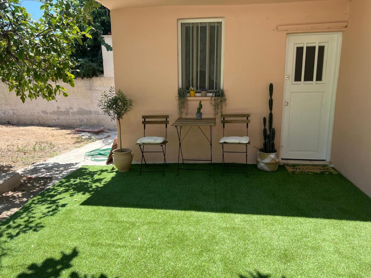 Yiayia Katina'S House Apartment Corinth Bagian luar foto