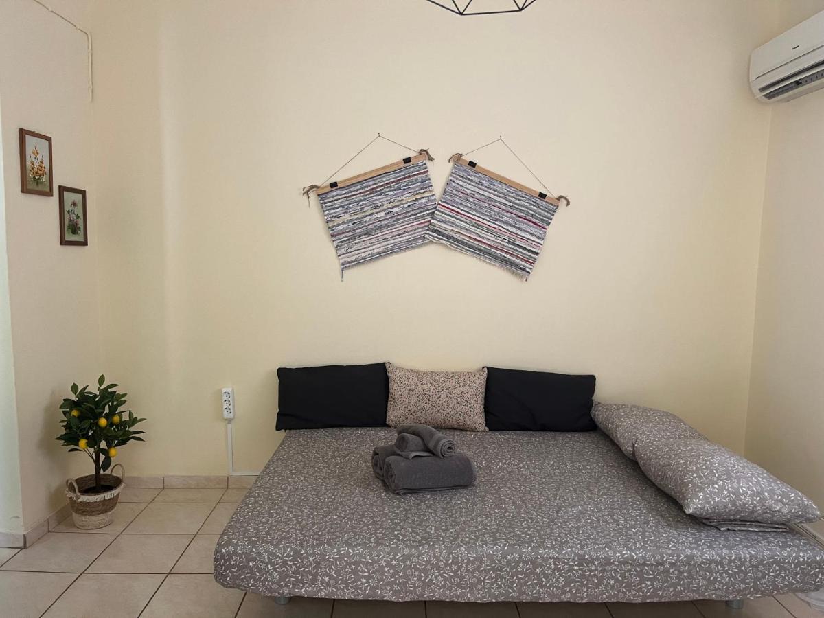 Yiayia Katina'S House Apartment Corinth Bagian luar foto
