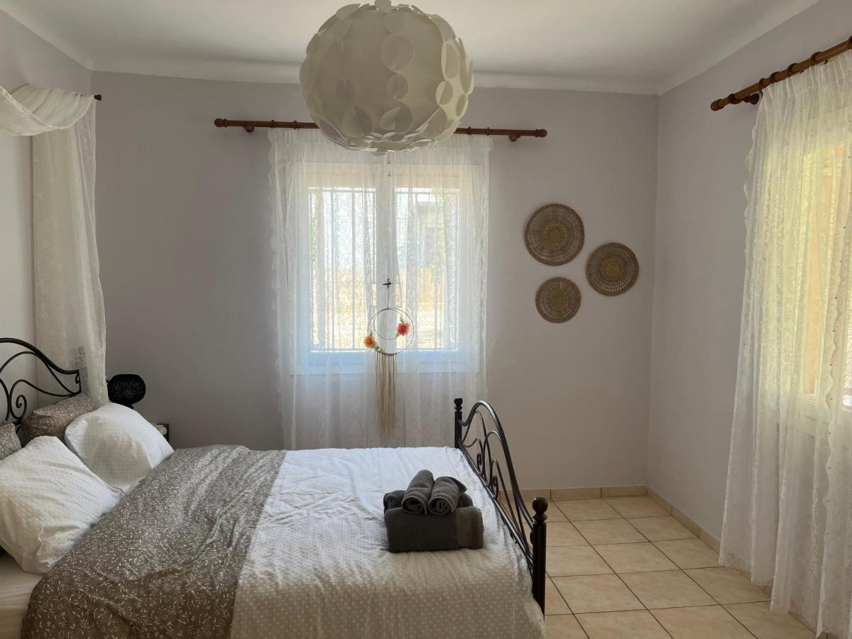 Yiayia Katina'S House Apartment Corinth Bagian luar foto